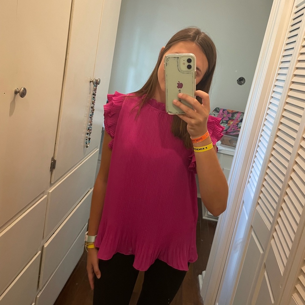 worn once!! super cute with black jeans